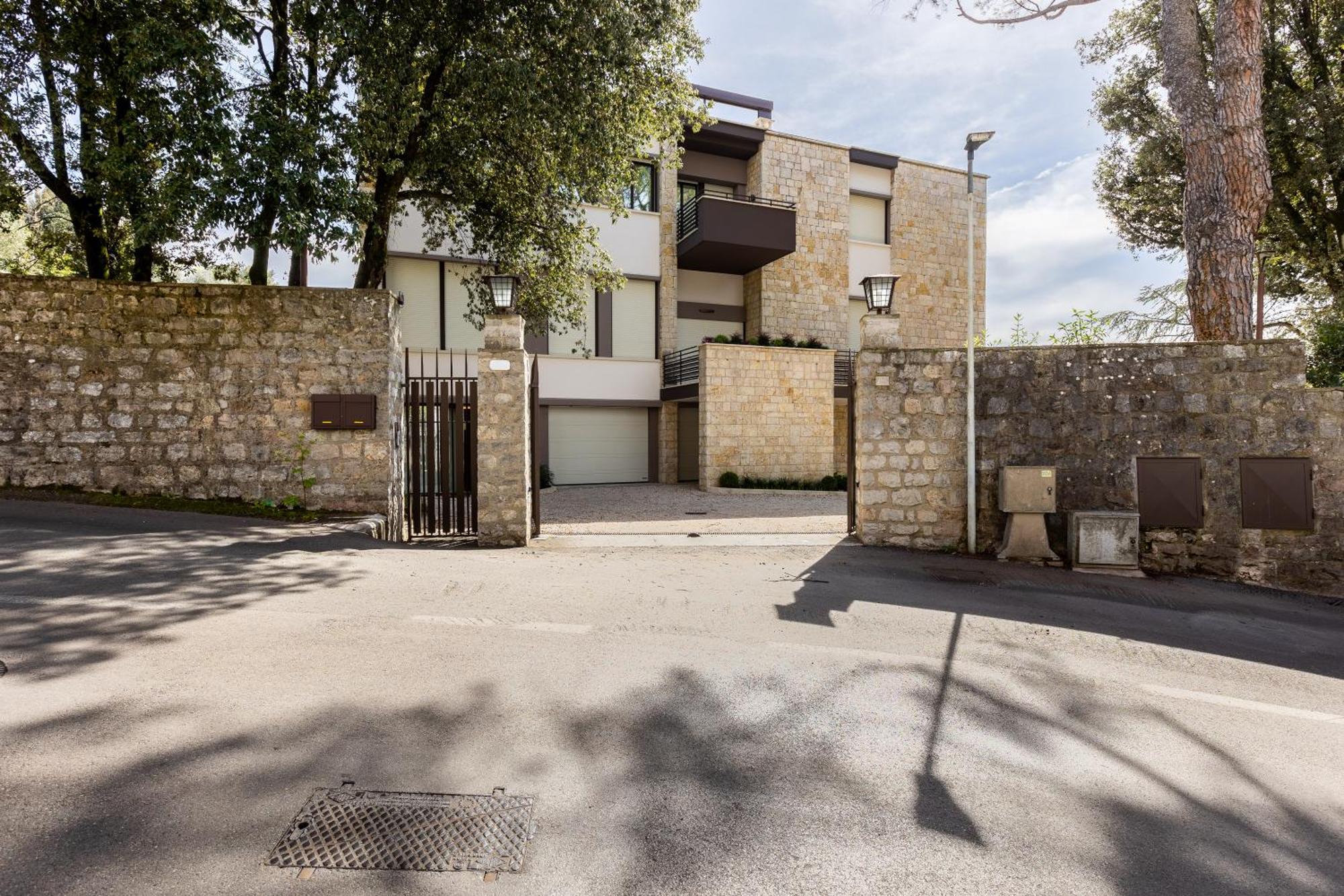 Exclusive Perugia Getaway - Apartments With Shared Pool & Parking Екстер'єр фото
